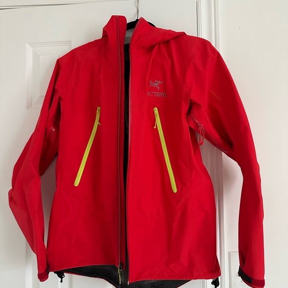 Arc'teryx Jackets & Blazers - Arc'teryx Black Jacket with White Logo